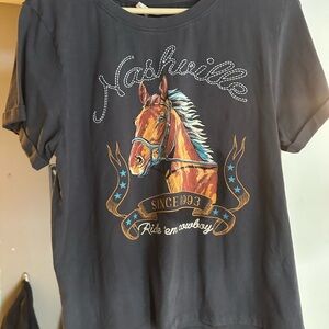 Messy bun just chilln: Horse Graphic Tee - Charcoal